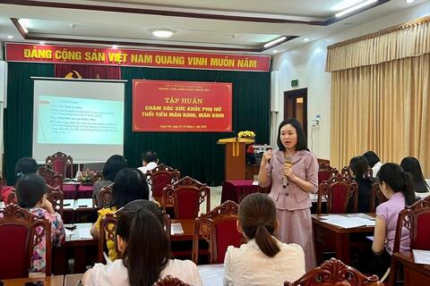 Tập huấn chăm sóc sức khỏe phụ nữ tuổi tiền mãn kinh, mãn kinh